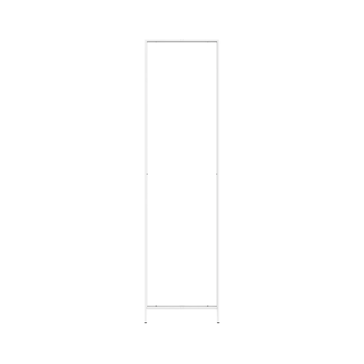 Een wit, smal, hoog rek met een dun metalen frame, tegen een witte achtergrond.