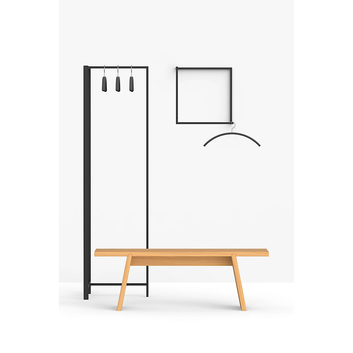 Afbeelding van een moderne garderobe met bank en hangers tegen een witte achtergrond.