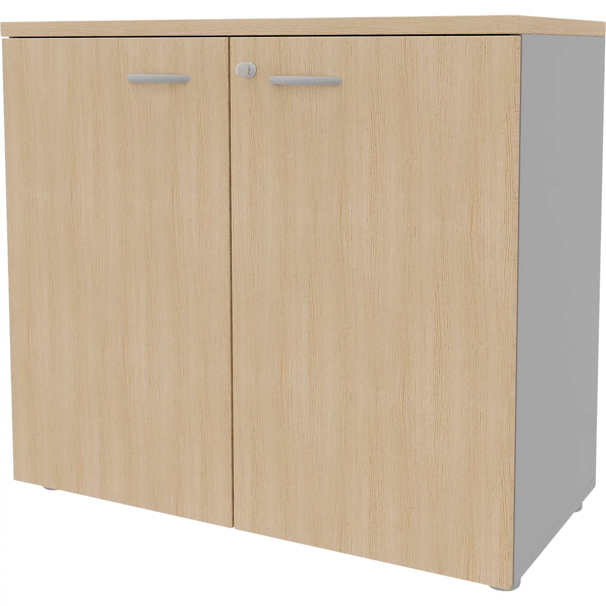 Een licht houten kast met twee deuren, metalen handgrepen en zilveren zijpanelen.