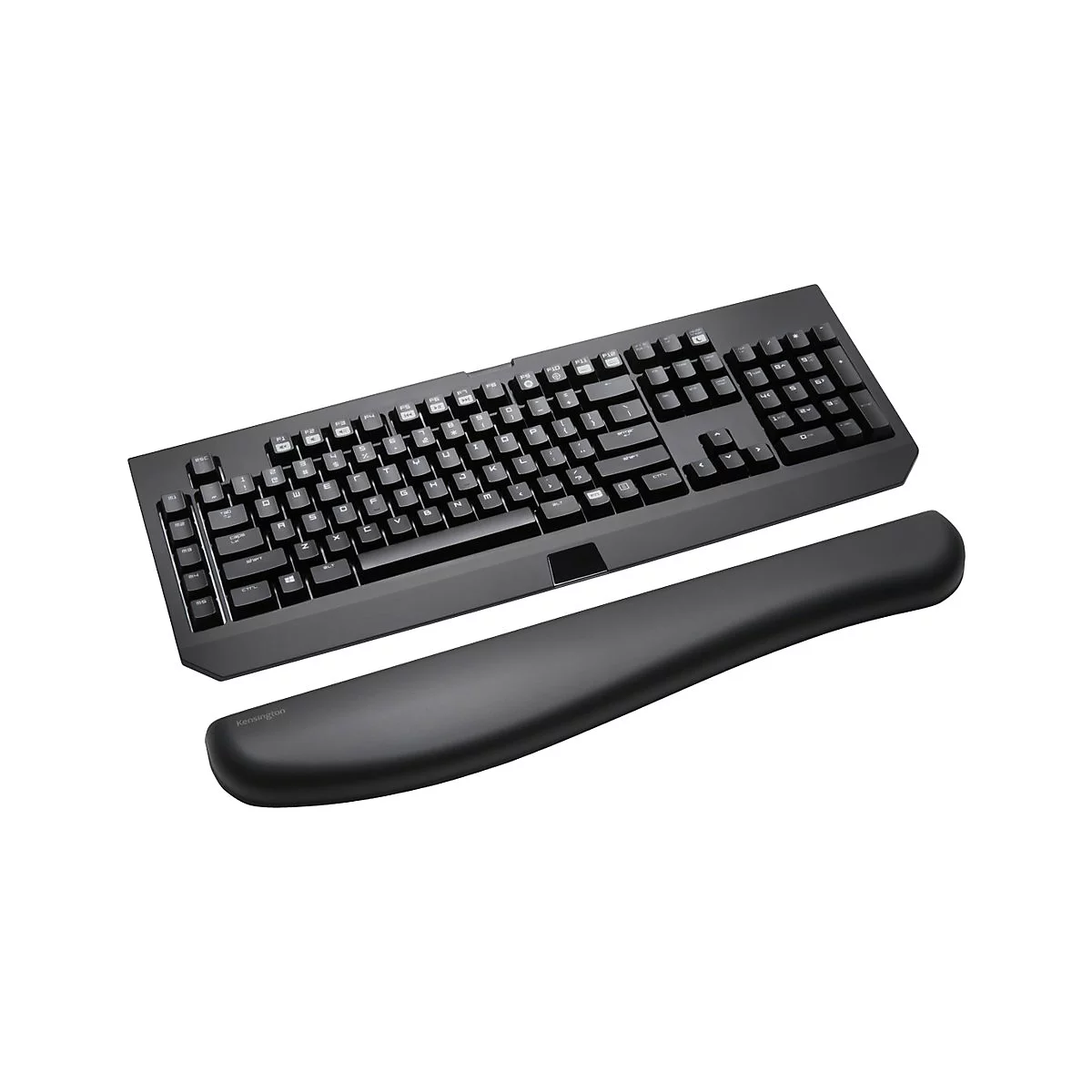 Schwarze Tastatur mit Handauflage vor weißem Hintergrund. Die Tastatur hat weiße Buchstaben.