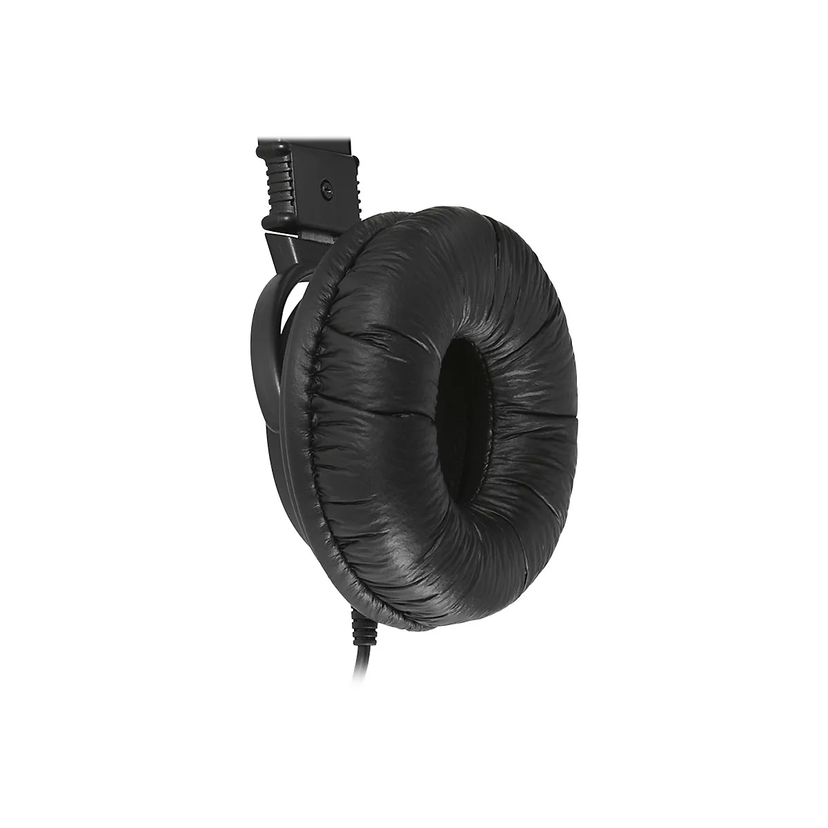 Gros plan d'un casque noir. Le design rembourrÃ© des oreillettes est bien dÃ©fini.