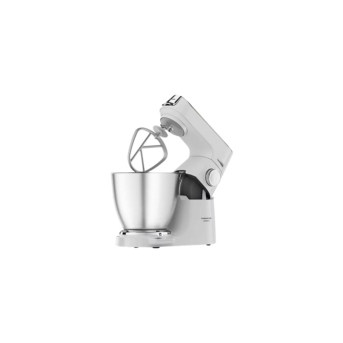 Weiße Kenwood Titanium Chef Baker XL Küchenmaschine mit Edelstahlschüssel und Rührelement auf weißem Grund.