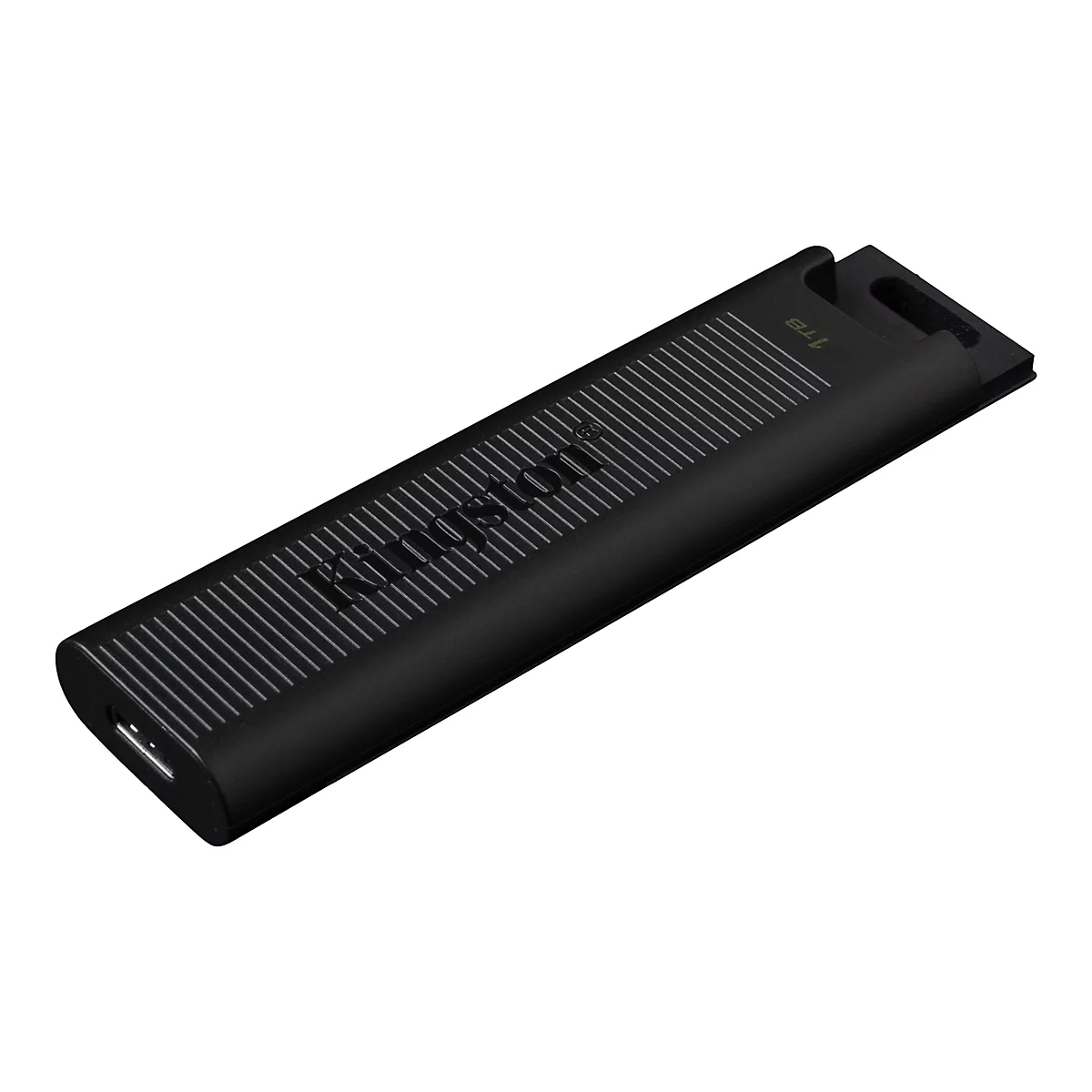 Schwarzer USB-Stick von Kingston; Schriftzug, Rillen und Aussparung.