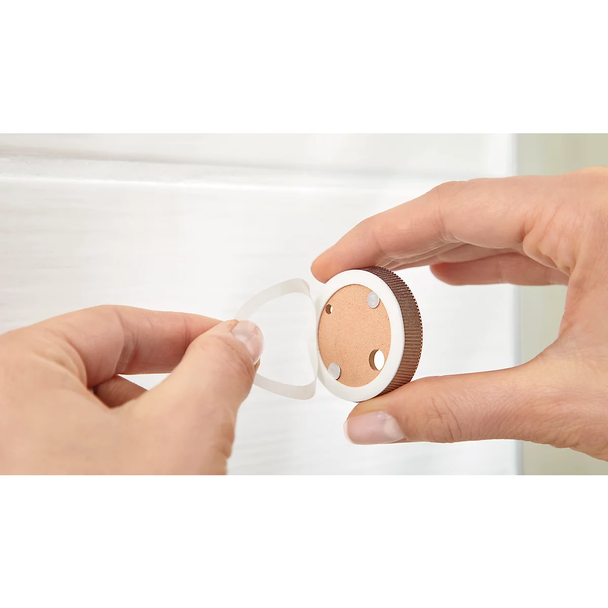 Kit distributeur de savon tesa Smooz, 200 ml, rechargeable, solution adhésive innovante, chromé