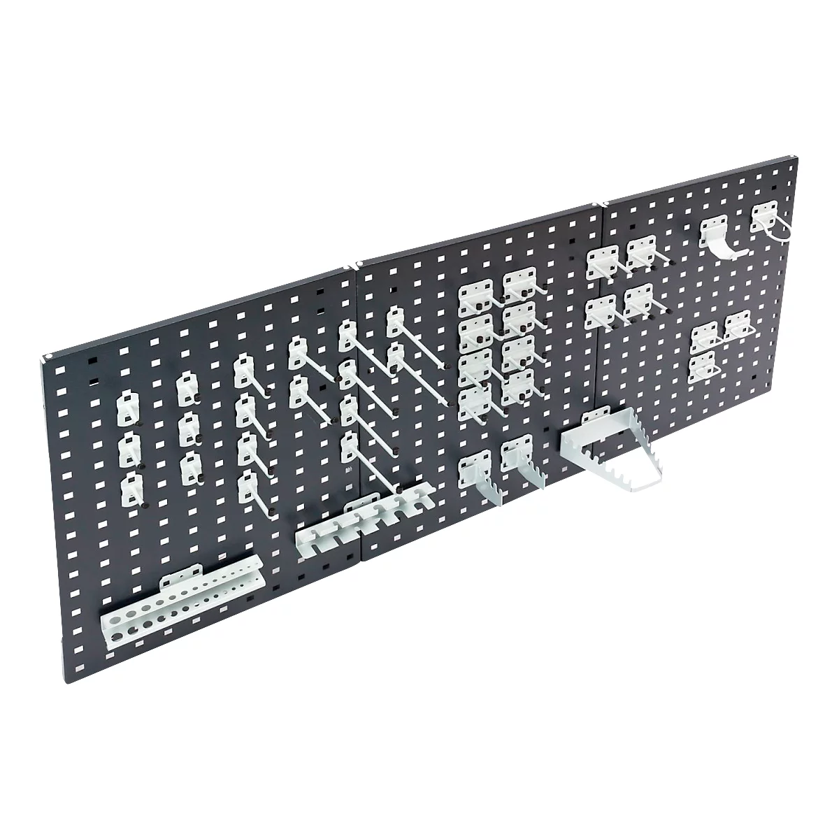 Panneau perforé noir avec des accessoires comme des crochets et des supports.