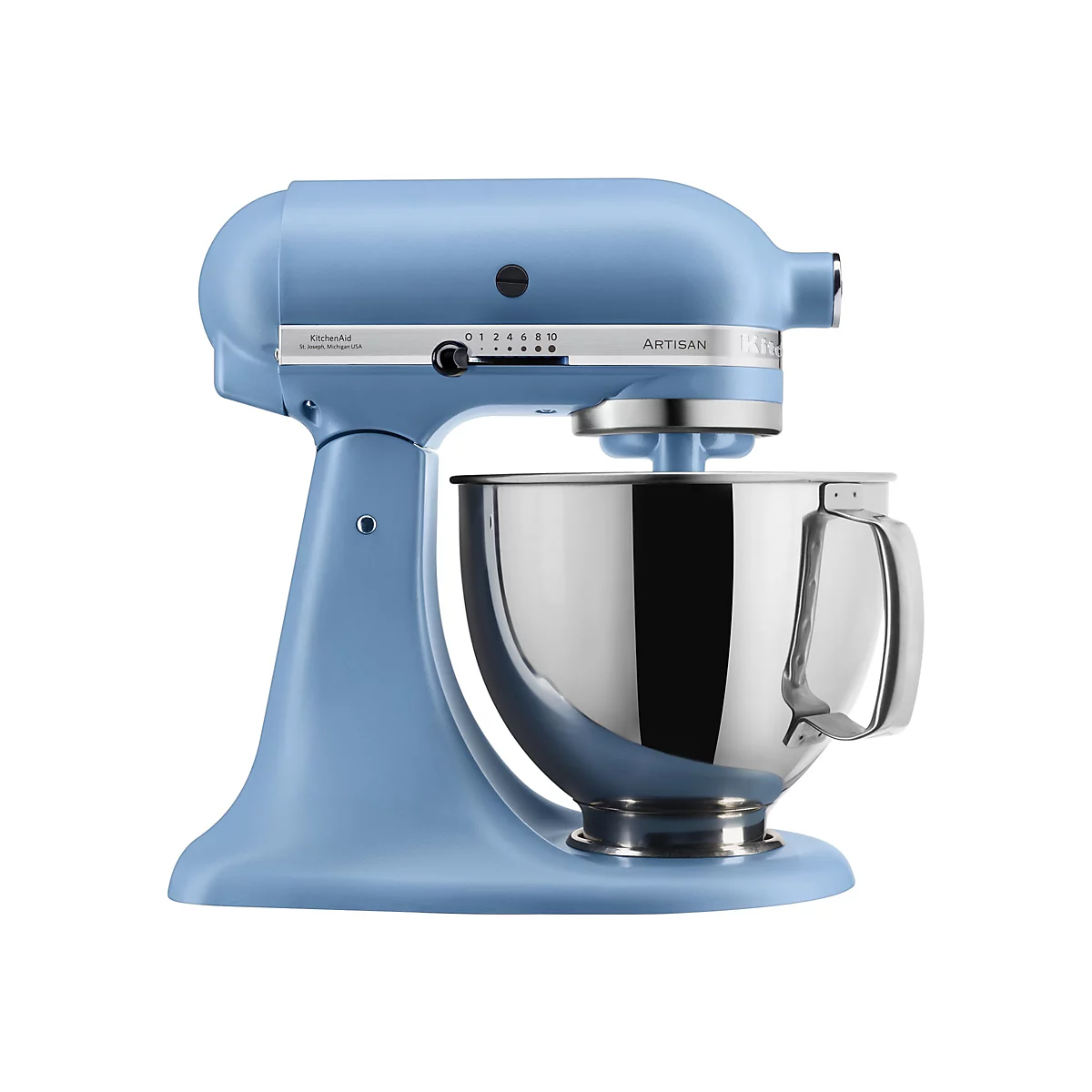 Hellblaue KitchenAid Artisan Küchenmaschine mit polierter Edelstahlschüssel vor weißem Hintergrund.