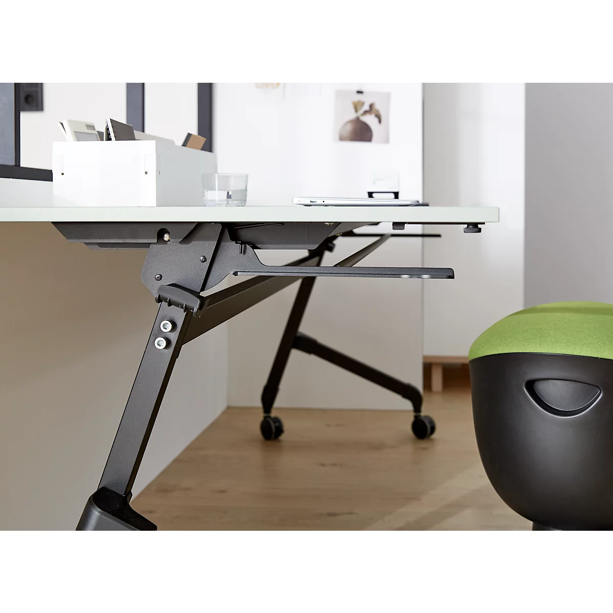 Klappbarer Schreibtisch, mit 4 feststellbaren Rollen, Rechteck, Rundrohr, B 1200 x T 600 x H 720 mm, weiß/schwarz