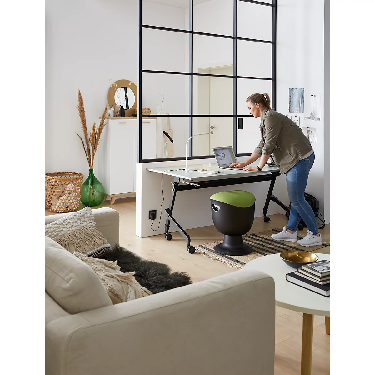 Klappbarer Schreibtisch, mit 4 feststellbaren Rollen, Rechteck, Rundrohr, B 1400 x T 600 x H 720 mm, weiß/schwarz