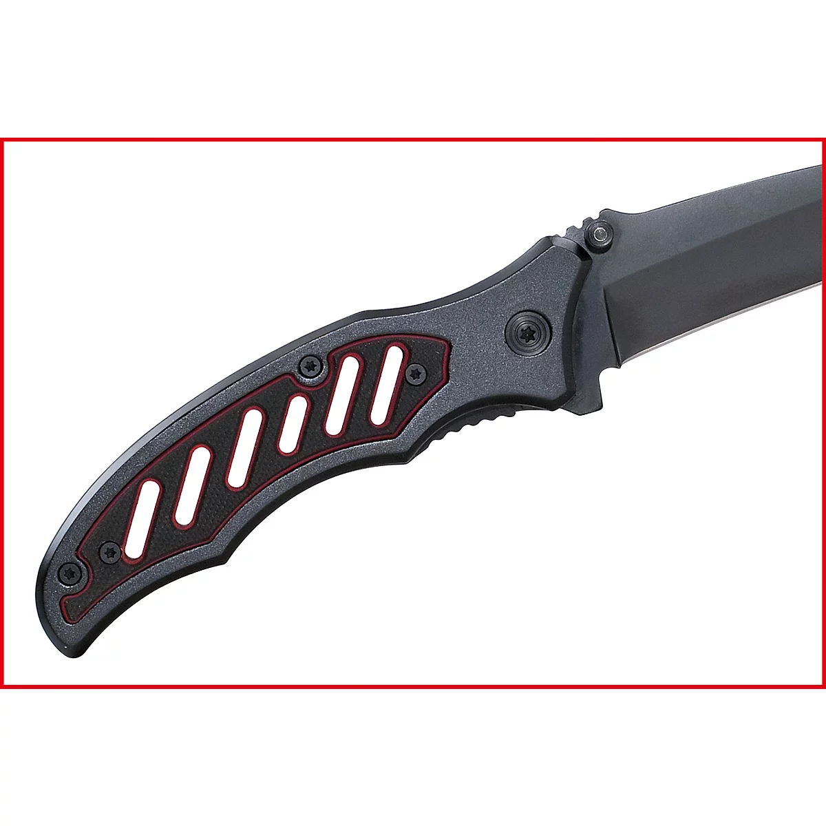 Nahaufnahme eines schwarzen Taschenmessers. Der Griff hat eine rote Kontur mit weißen Zickzack-Mustern.