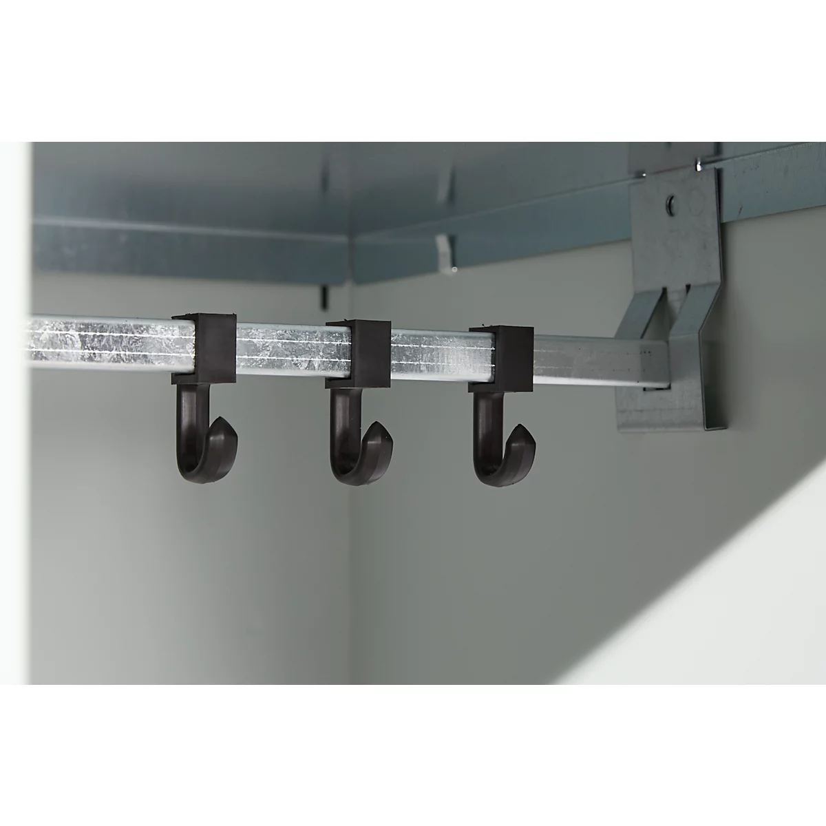 Kledinglocker - 2 compartimenten - B 630 x D 500 X H 1850 mm - met poten – met draaigrendelslot - lichtgrijs RAL 7035/lichtgrijs RAL 7035 – ons merk Schäfer Shop Pure