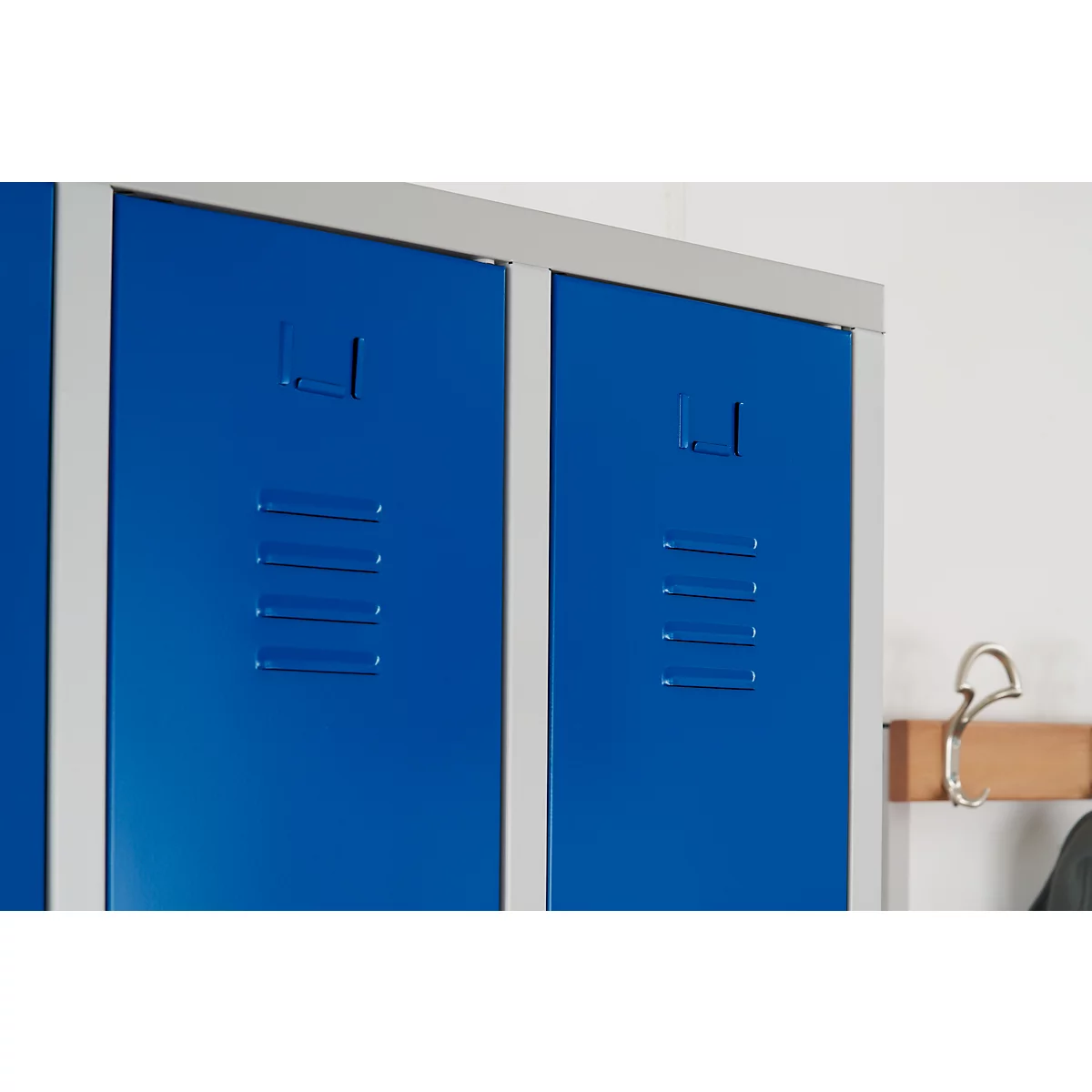 Kledinglocker, 4 compartimenten in twee rijen, B 1170 x H 1950 mm cilinderslot, lichtgrijs/lichtgrijs