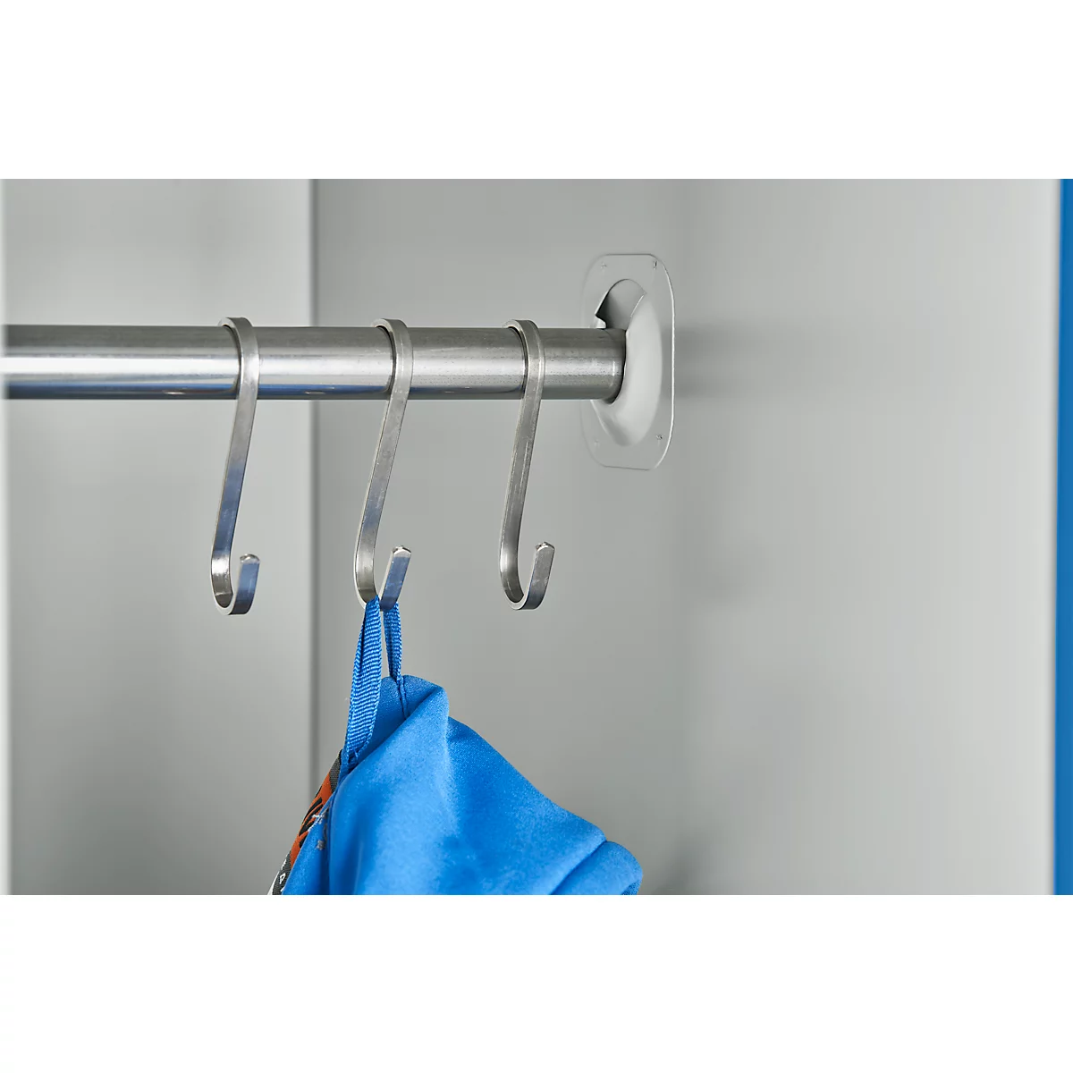 Kledinglocker met 2 compartimenten - stalen - B 600 x D 500 x H 1850 mm - op poten - draaigrendelslot - grijs/blauw - Schäfer Shop Pure