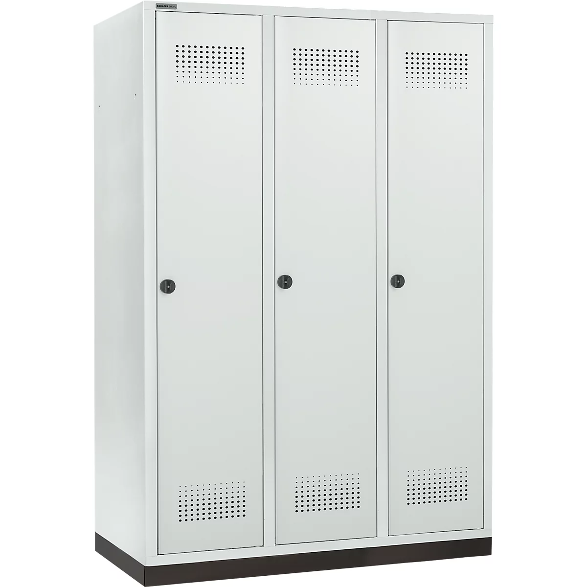 Weißer Schrank mit drei Türen, kleinen Löchern und schwarzen Griffen.