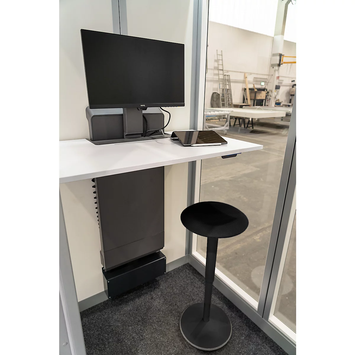 Kleusberg opstahulp voor CoWoCube® 1 &amp; 2, in hoogte verstelbaar, ergonomisch, bekleding van polyamide, antislip voetsteun, zwart