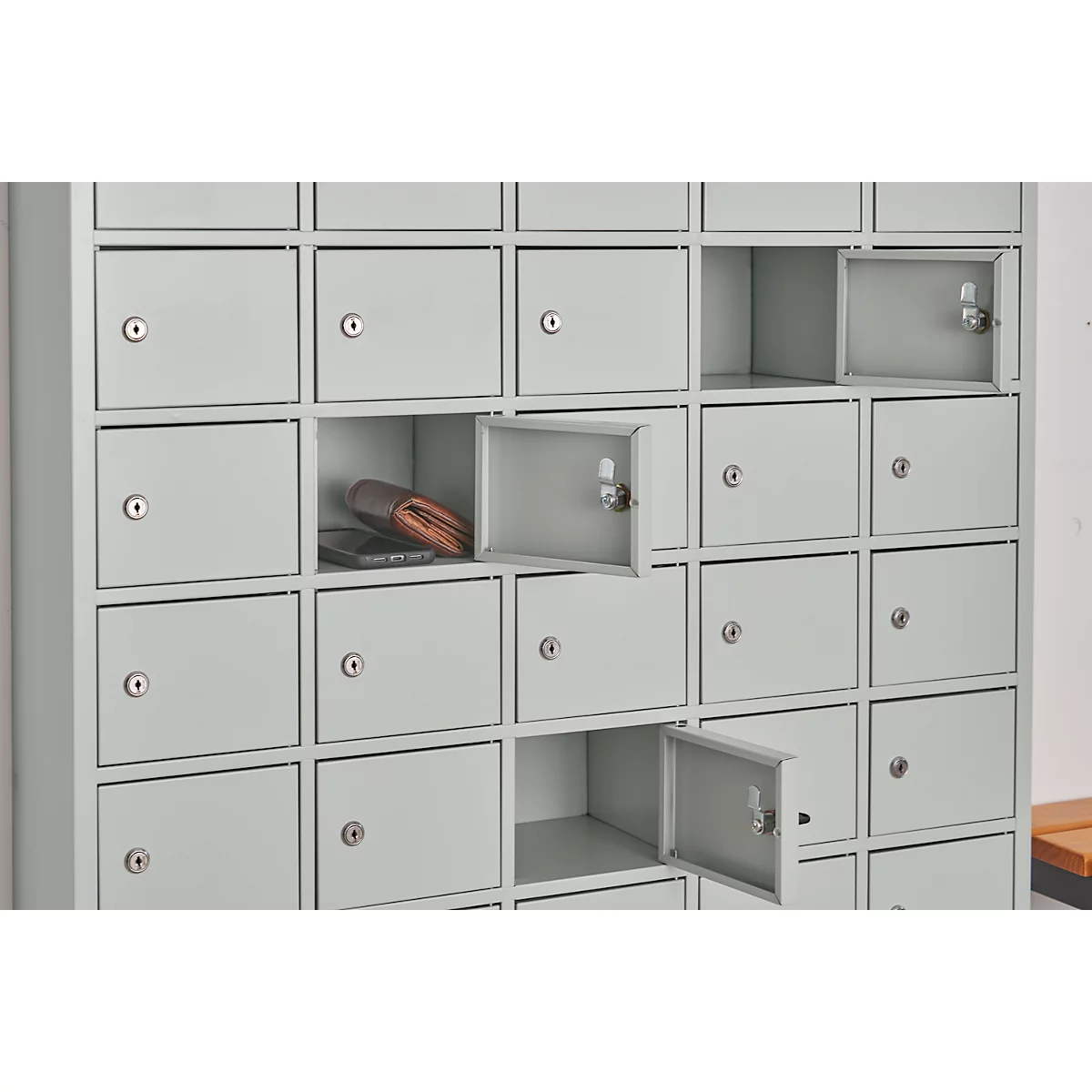 kluis met 50 afsluitbare compartimenten - metaal - B 980 x D 200 x H 1530 mm - lichtgrijs RAL 7035 - met metalen afdekplaat. - ons merk Schäfer Shop Select