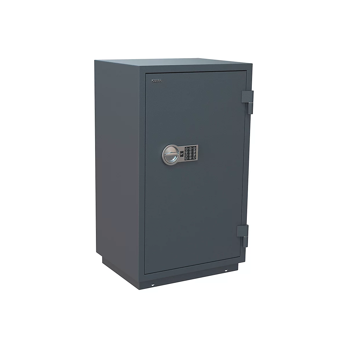 Een hoge, grijze kluis met een elektronisch cijferslot op een witte achtergrond.
