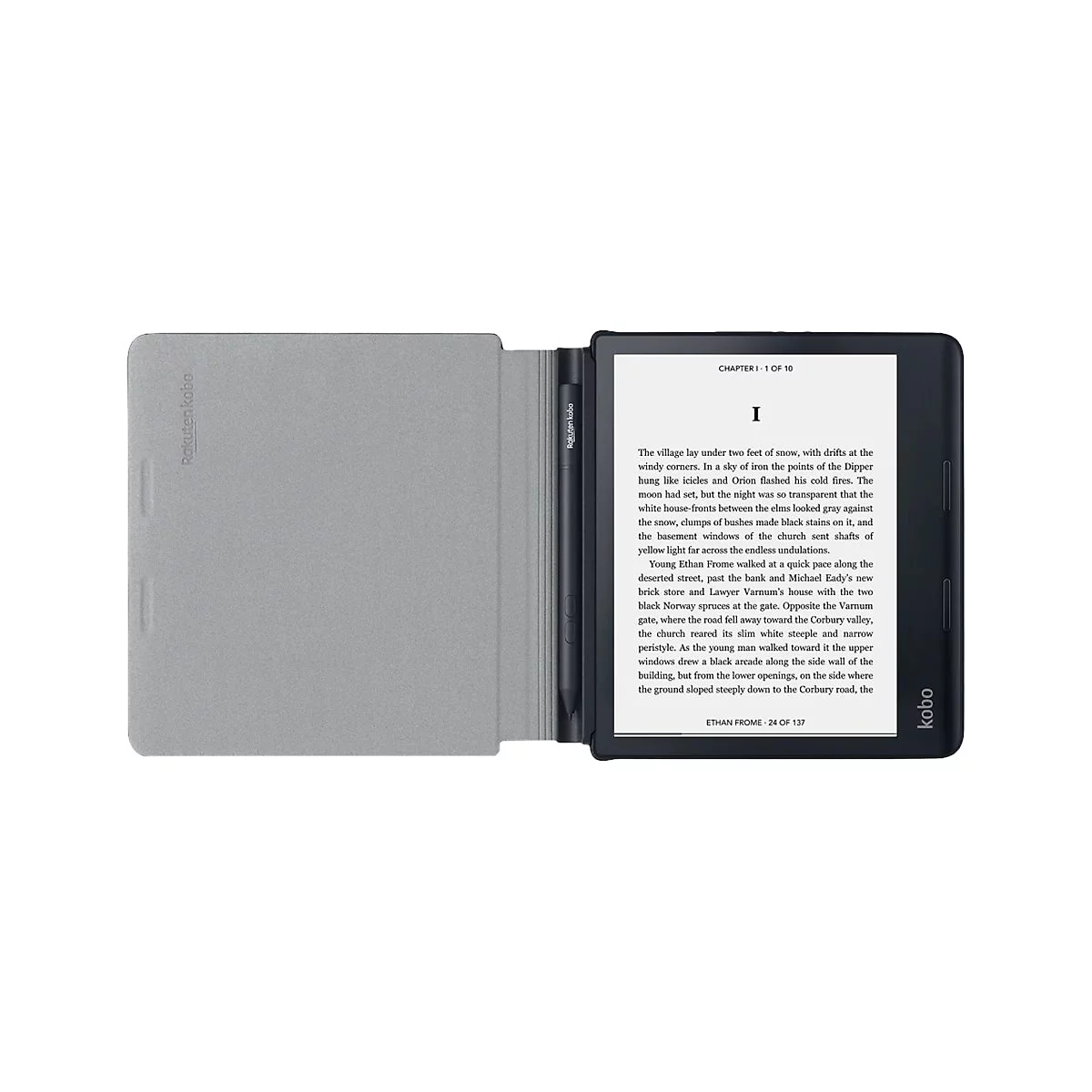 Ein offenes E-Reader-Gerät mit grauem Cover und Stift. Auf dem Bildschirm ist Text abgebildet. Der Hintergrund ist weiß.