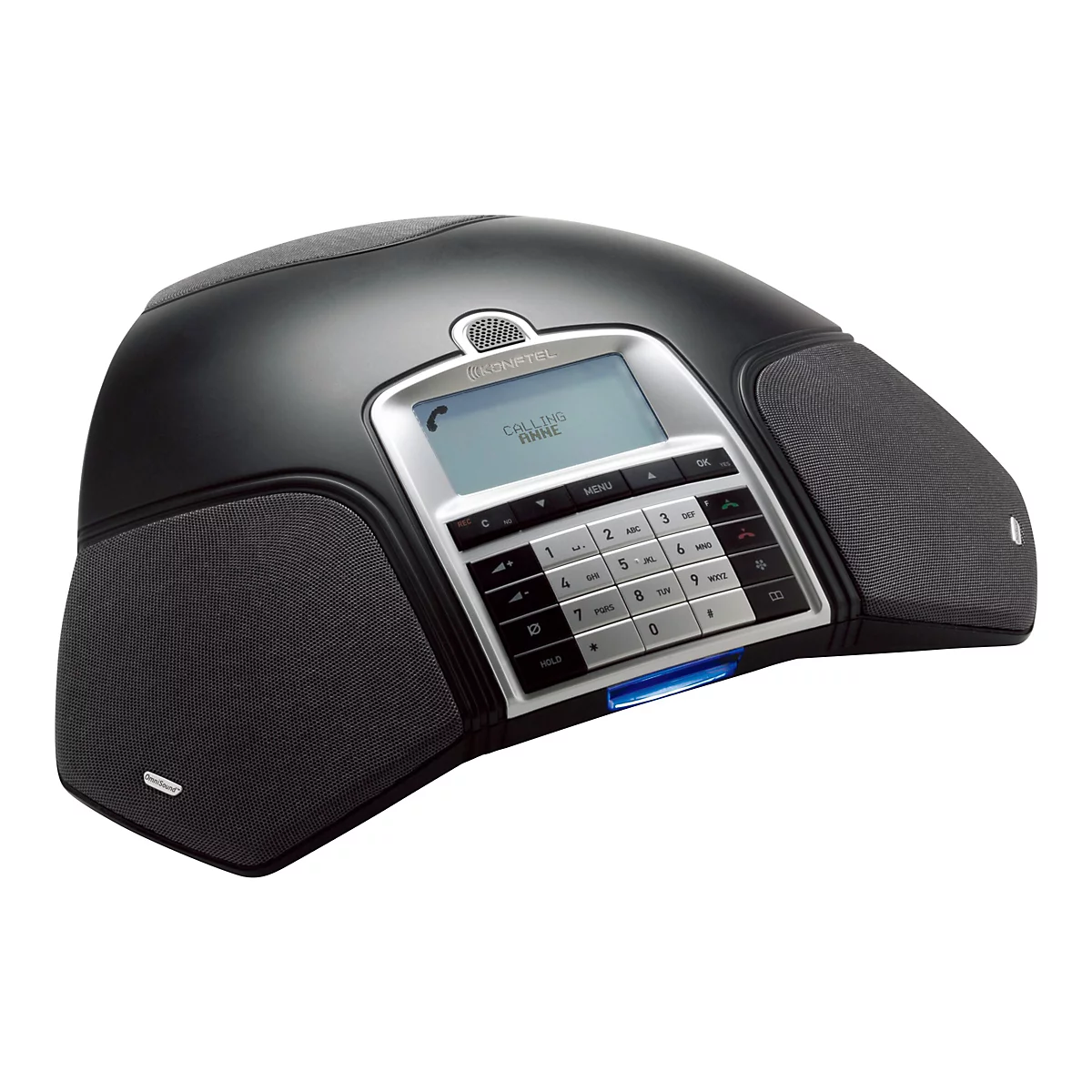 Schwarzes Konftel Konferenztelefon mit Display und Tastenfeld auf weißem Hintergrund.