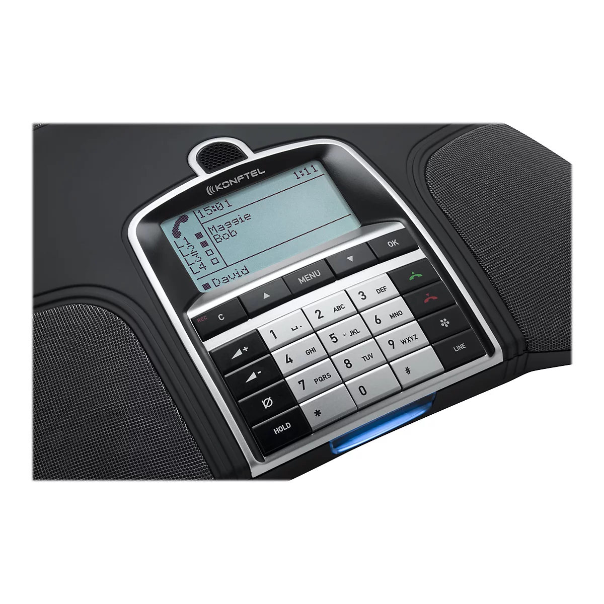 Schwarzes Konferenztelefon, Nahaufnahme. Es hat eine LCD-Anzeige mit Kontakten und eine Tastatur mit Ziffern und Funktionen. Auf dem Gerät ist die Marke "KONFTEL" zu sehen.