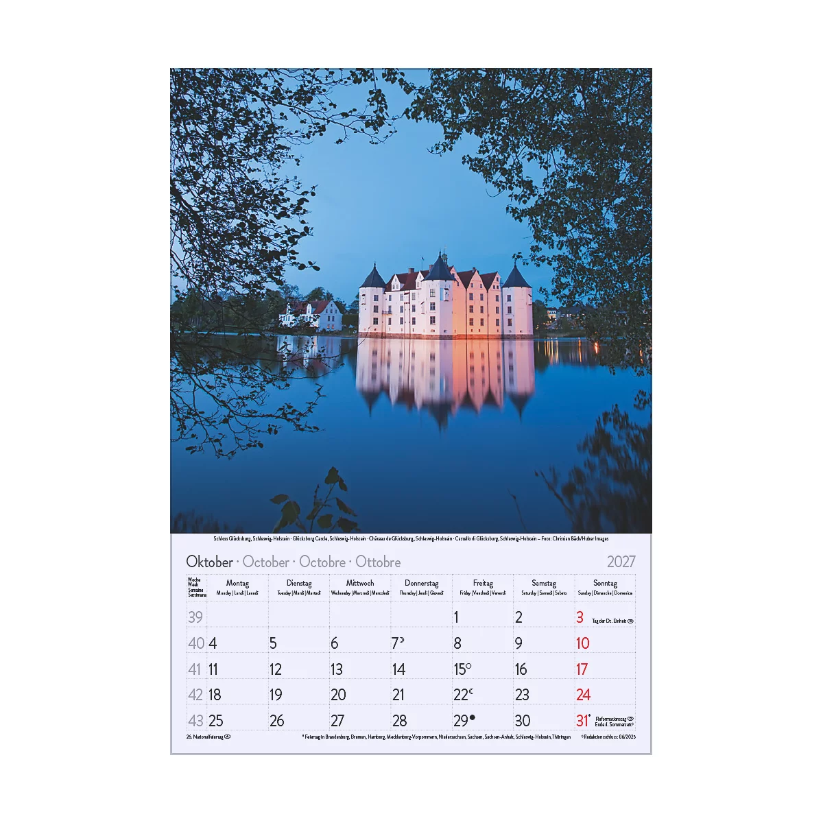 Un calendrier montrant les dates d'octobre 2027. L'image présente un château se reflétant dans une eau calme. Des arbres encadrent la scène.