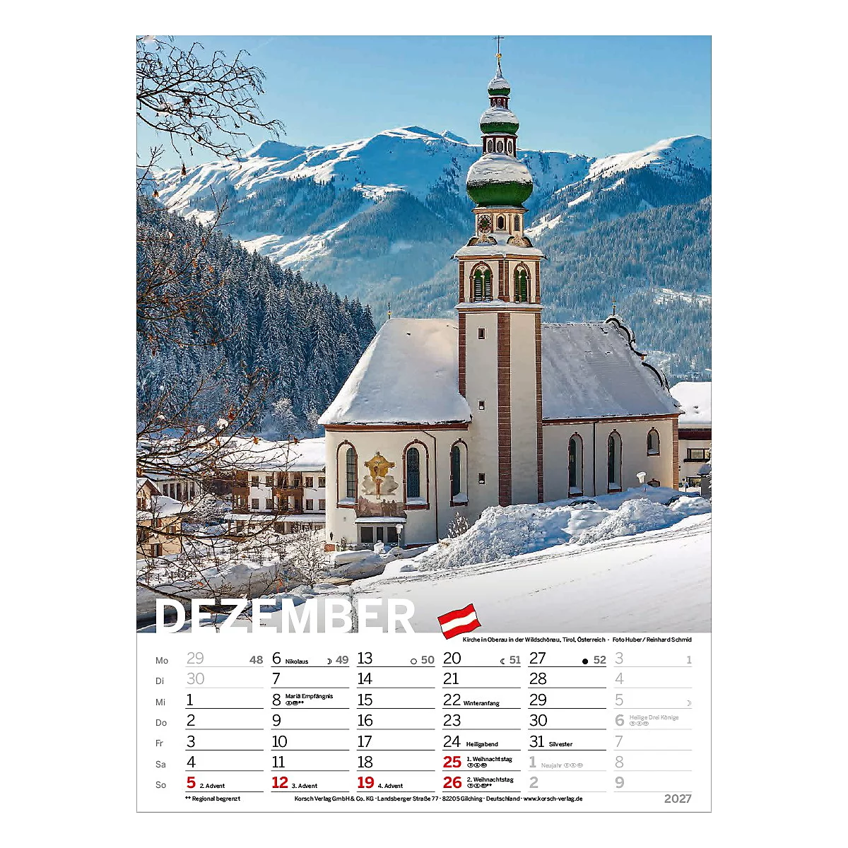 Paysage hivernal avec église, montagnes enneigées et calendrier de décembre.