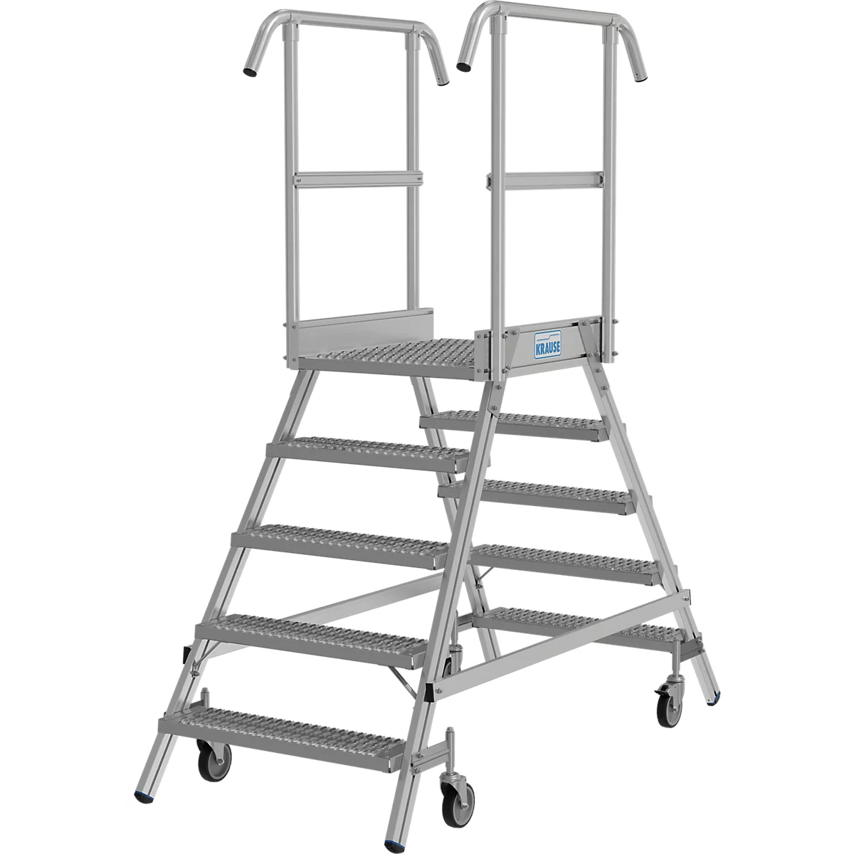Een zilveren rolstepladder. Het heeft zes treden, een platform en leuningen. Het logo is zichtbaar op het platform.