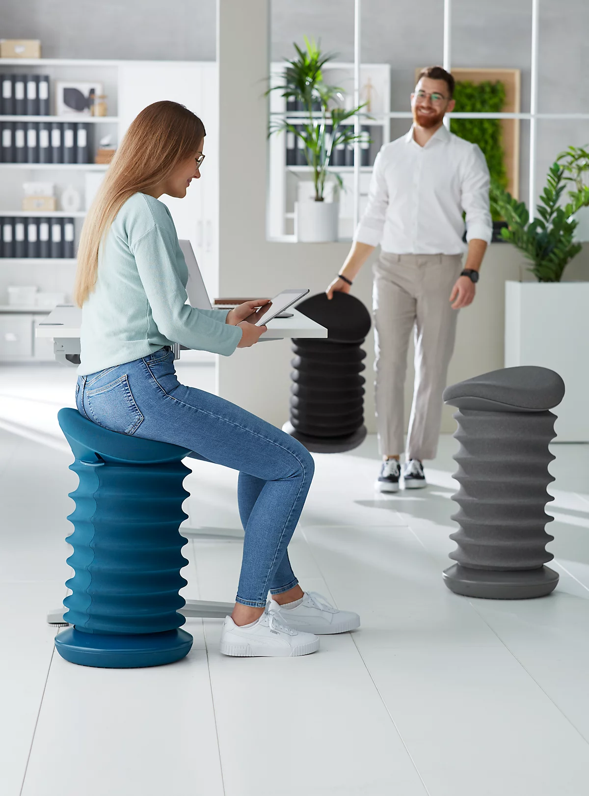 Kruk Topstar® Sitness 4D, voor bewegend & ergonomisch zitten, veermechanisme, zithoogte verstelbaar, B 375 x D 360 x H 530-640 mm, stoffen bekleding in diverse kleuren
