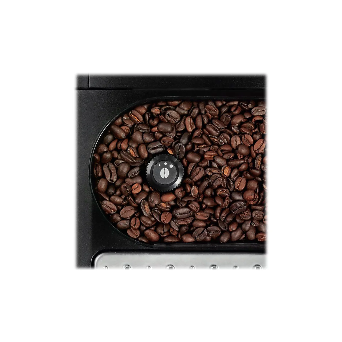 Nahaufnahme des Bohnenbehälters eines Kaffeevollautomaten mit braunen Kaffeebohnen und zentralem Mahlgradregler.