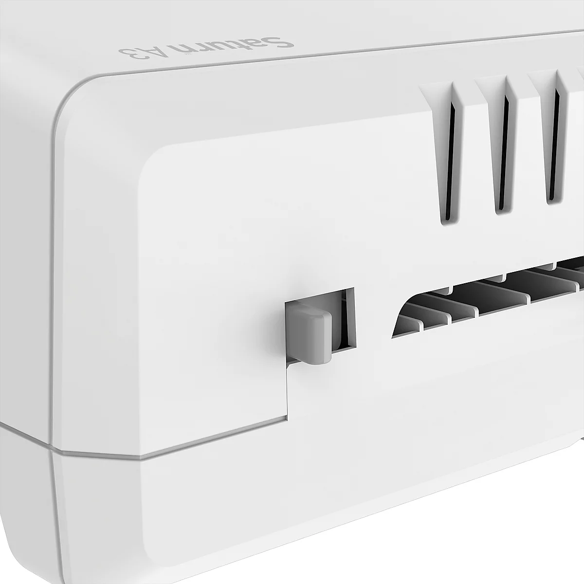 Detail van een wit elektronisch apparaat met grijze elementen en het opschrift Saturn A3.