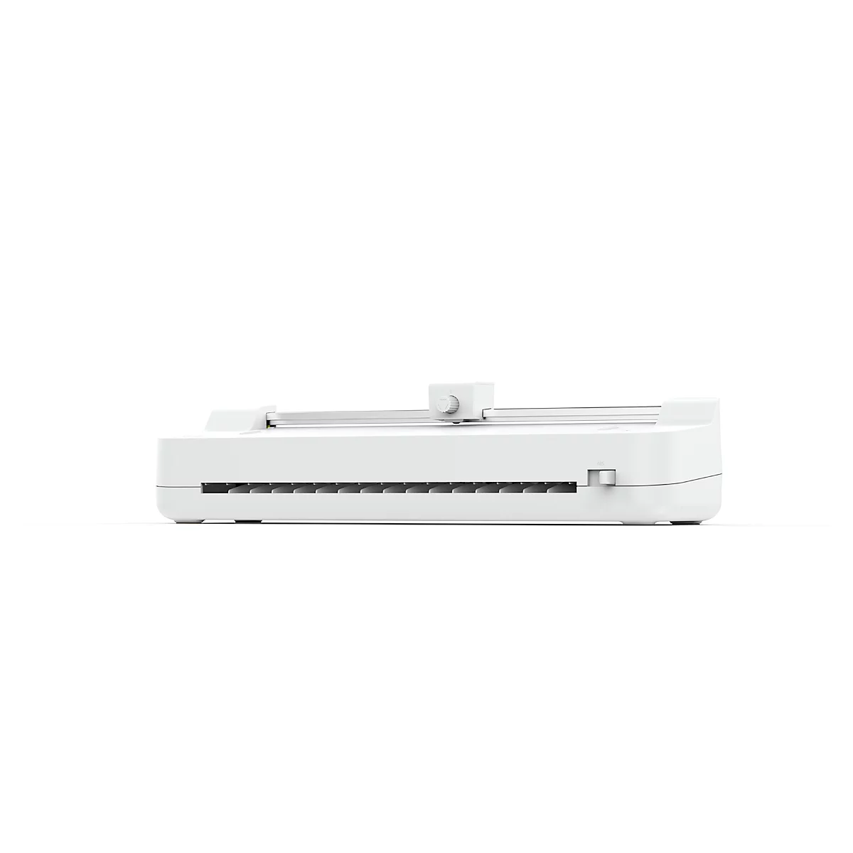 Eine weisse Schneidemaschine vor weissem Hintergrund, von der Seite betrachtet.