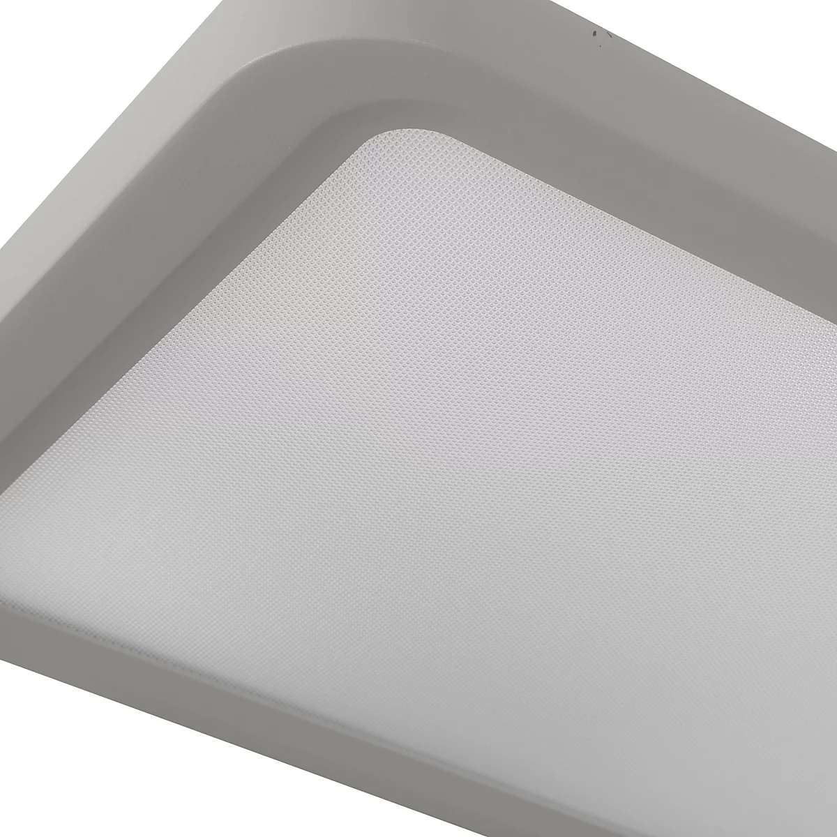 Gros plan d'un plafonnier rectangulaire blanc aux coins arrondis. Le cadre est gris clair.