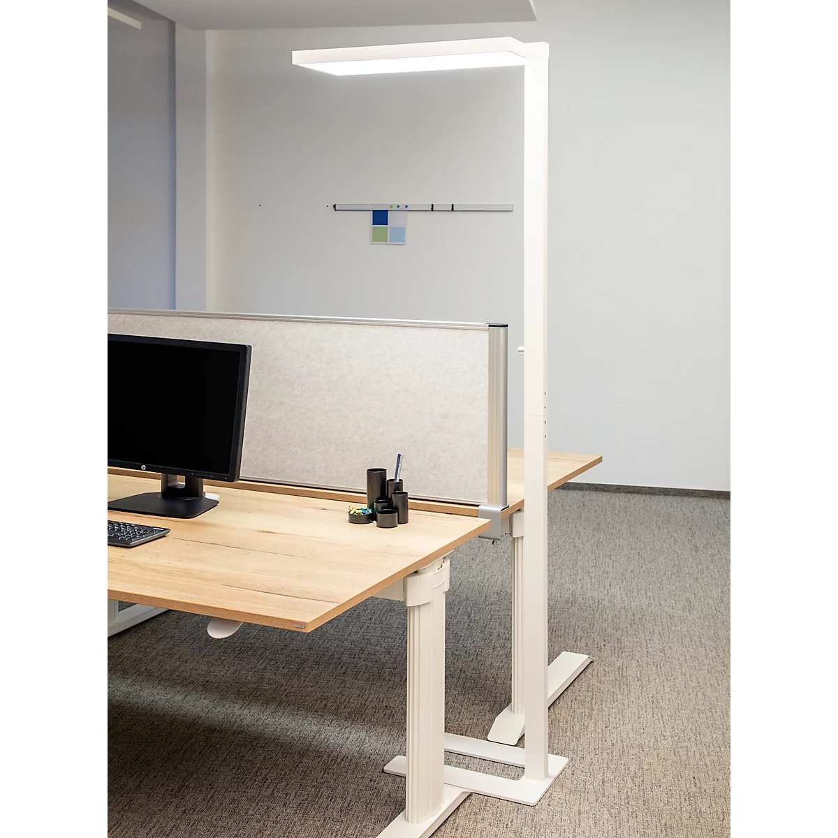 Lampadaire LED Maul MAULjura, 62 W, 9200 lm, 4000 K, lumière directe/indirecte, intensité lumineuse variable, H 1965 mm, aluminium, blanc