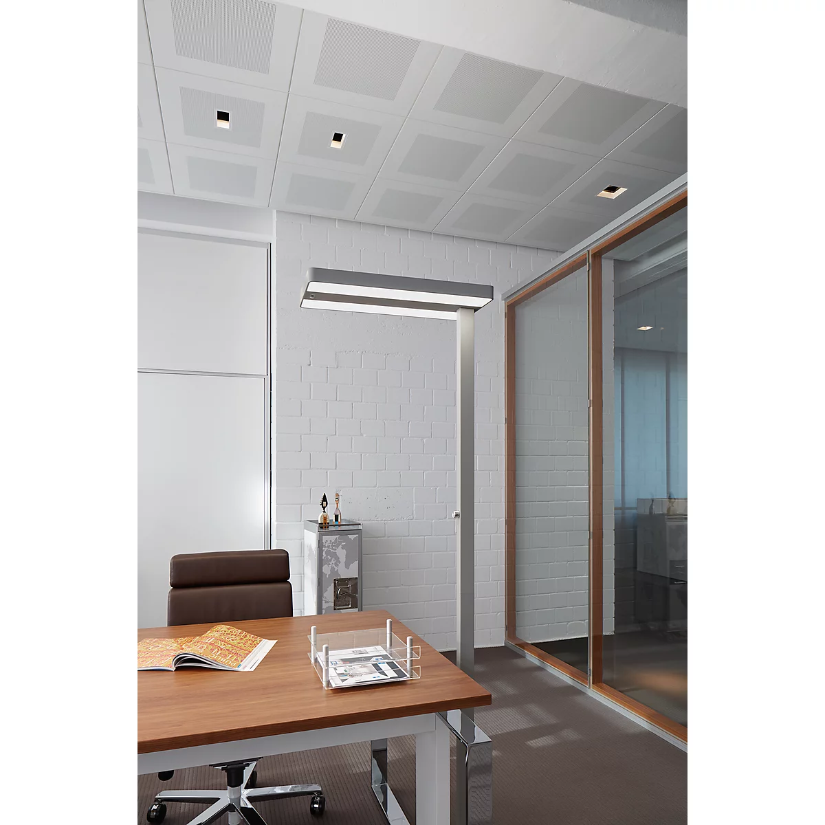 Lampadaire LED MAULjuvis, intensité lumineuse variable, détecteur de mouvement et de lumière du jour, aluminium blanc RAL 9006