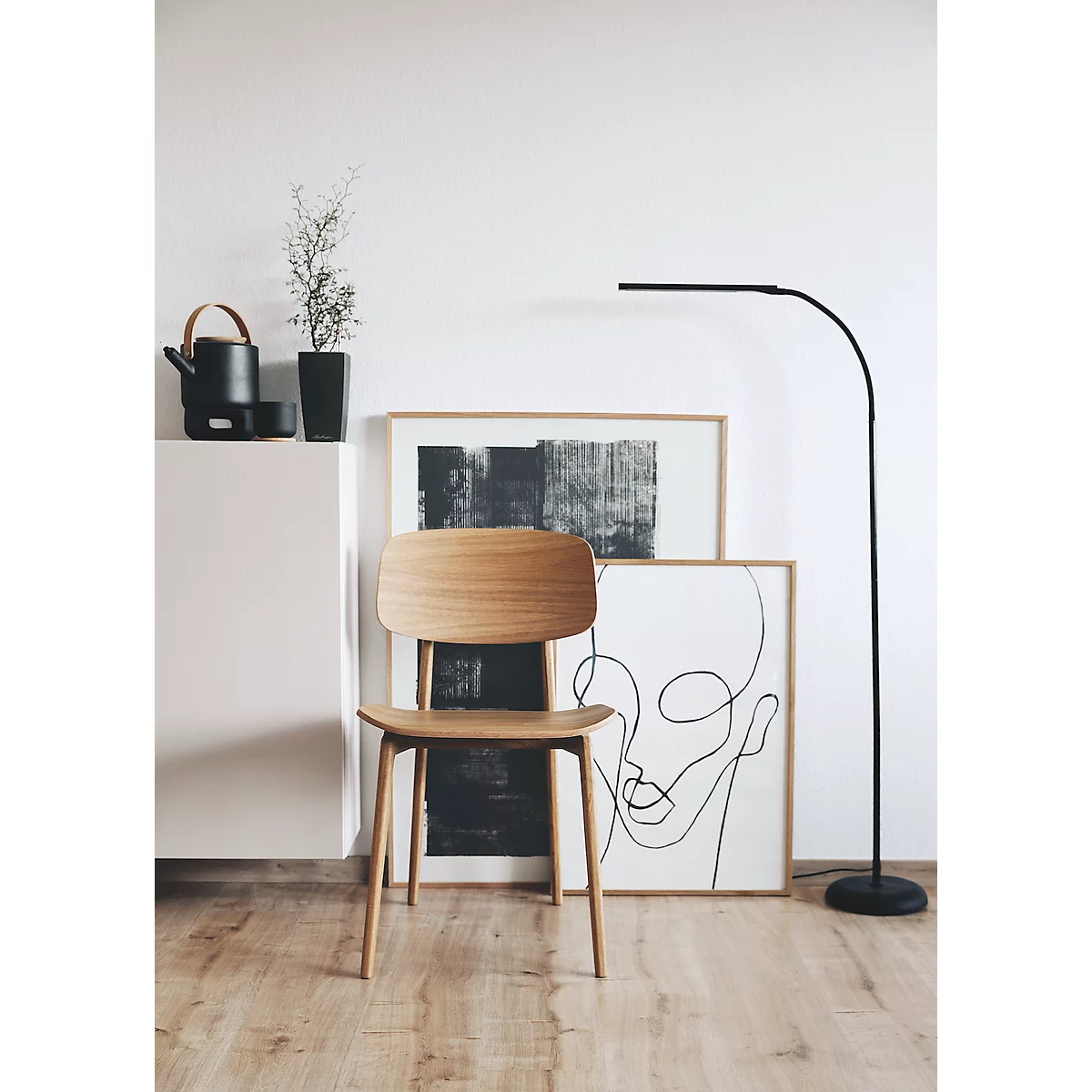 Lampadaire LED MAULpirro, puissance 7 W, églage de la luminosité sur 4 niveaux, 390 lm, orientable, noir