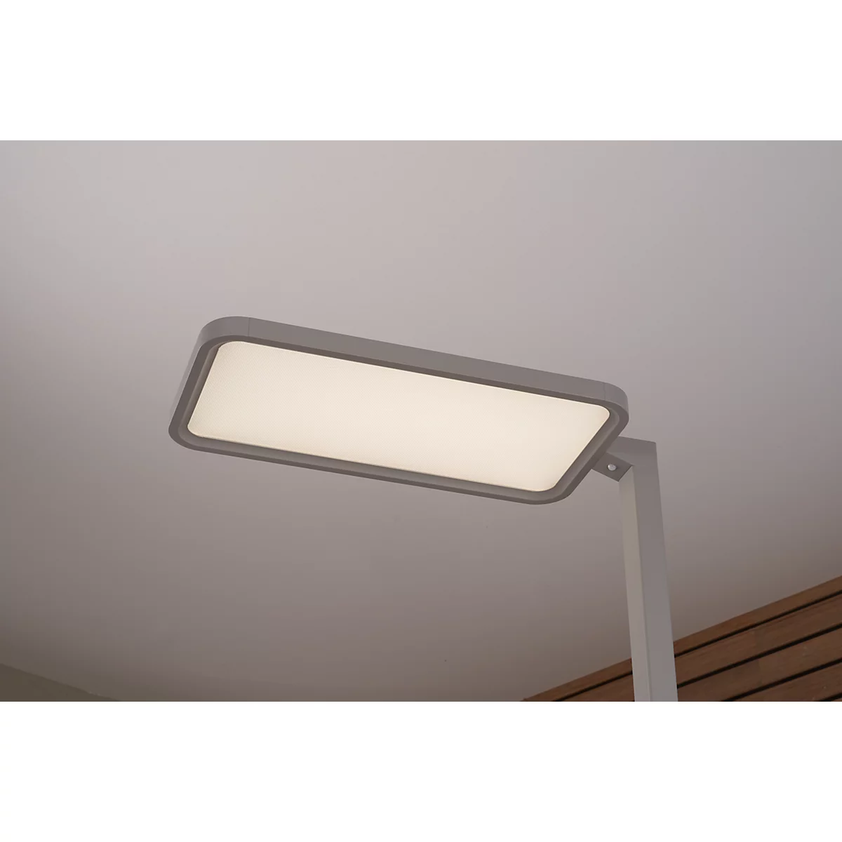 Lámpara de pie Butler LED, 80 W, 8800 lm, 4000 K, adecuada para puestos de trabajo con ordenador, iluminación directa/indirecta, regulable sin escalonamiento, sensor de movimiento, negro