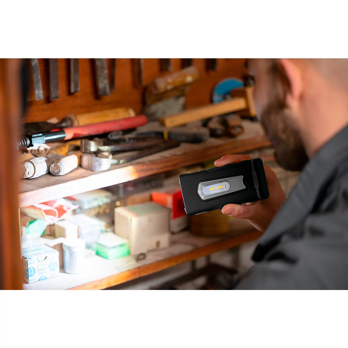 Lampe d'atelier à LED Ansmann WL 500R Pocket, 500 lm (lampe principale), 180 lm (lampe bouton), jusqu'à 26 h, L 64,8 × P 40,5 × H 131 mm, noir