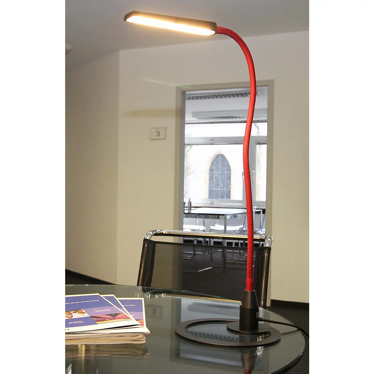 Lampe de table à LED Bauer &amp; Böcker Comet, 10 W, 960 lm, 2700-5500 K, à intensité variable, inclinable, commande gestuelle, L 750 mm, aluminium, noir-noir