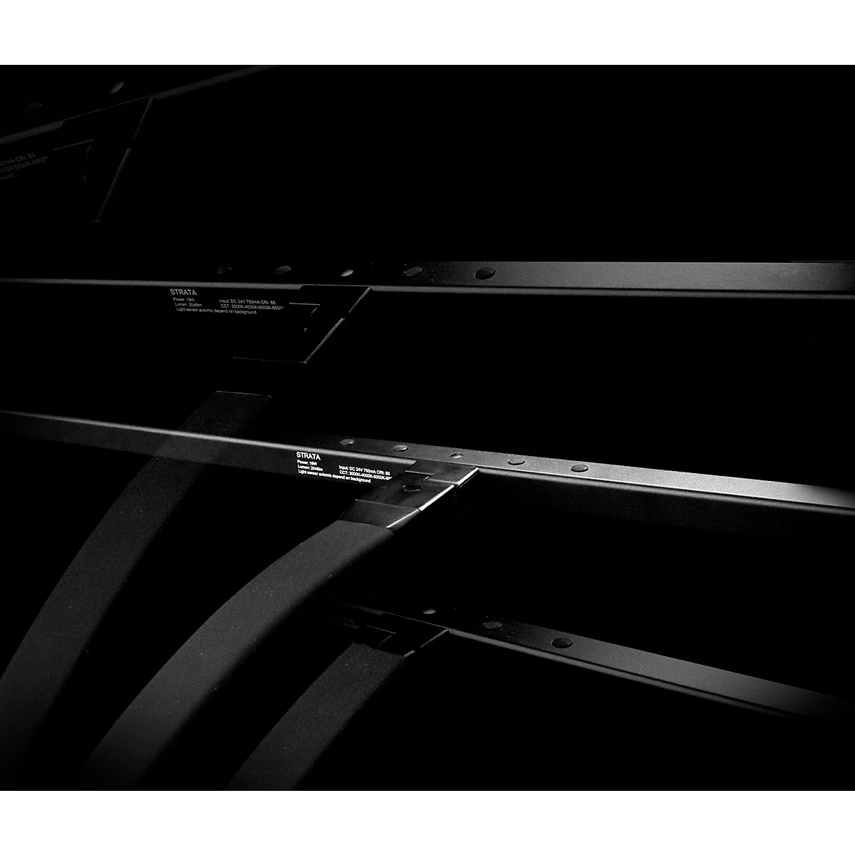 Lampe de table LED UNILUX Strata, 12,7 W, 2046 lm, 3000-6500 K, intensité lumineuse variable &amp; orientable, noir