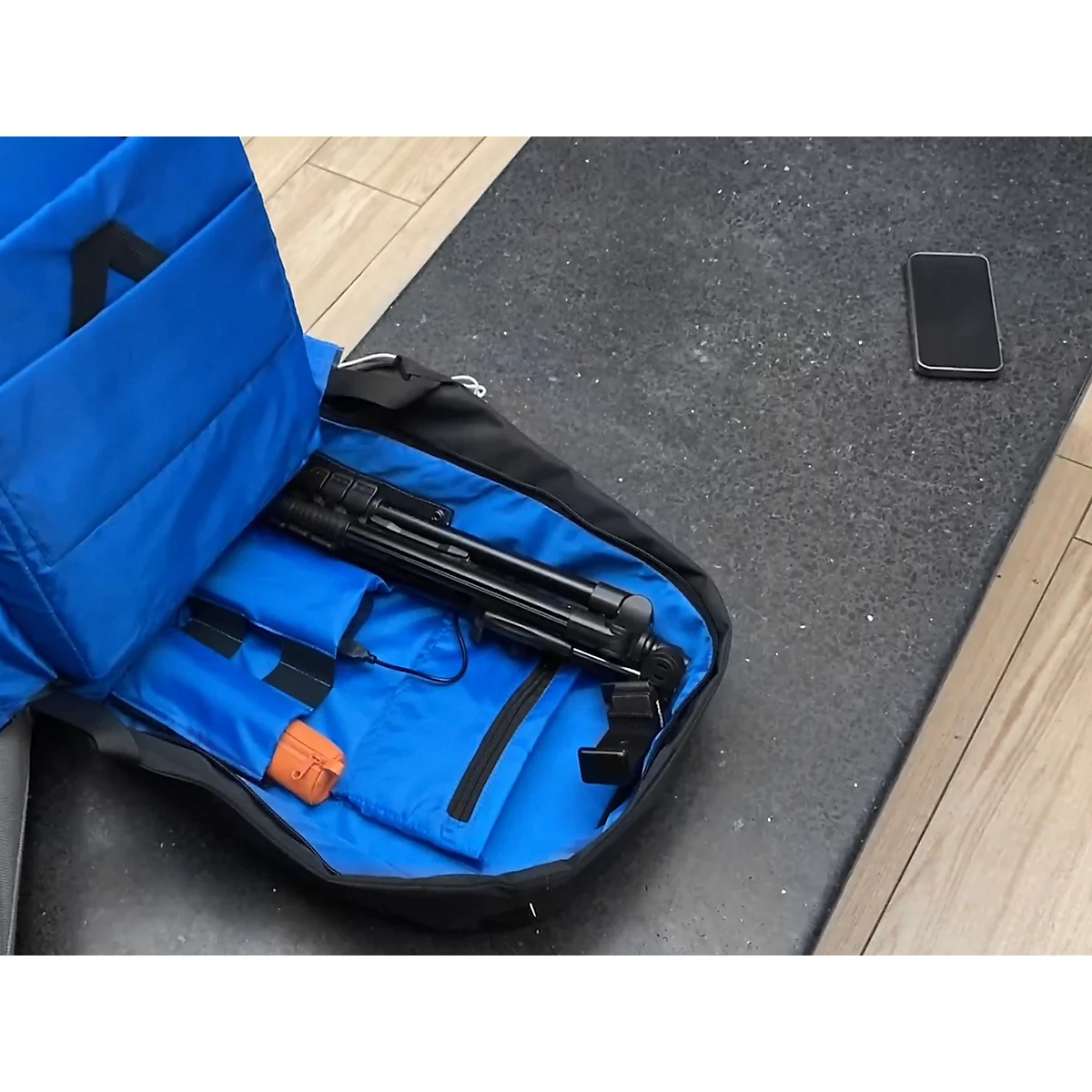 Laptop Rucksack LIGHTPAK®, für 1 Notebook bis 15,6' & 1 Tablet, Hauptfach & Reissverschlussfach, USB-Ladeport, Sicherheitsfach, Recycling-PET, schwarz