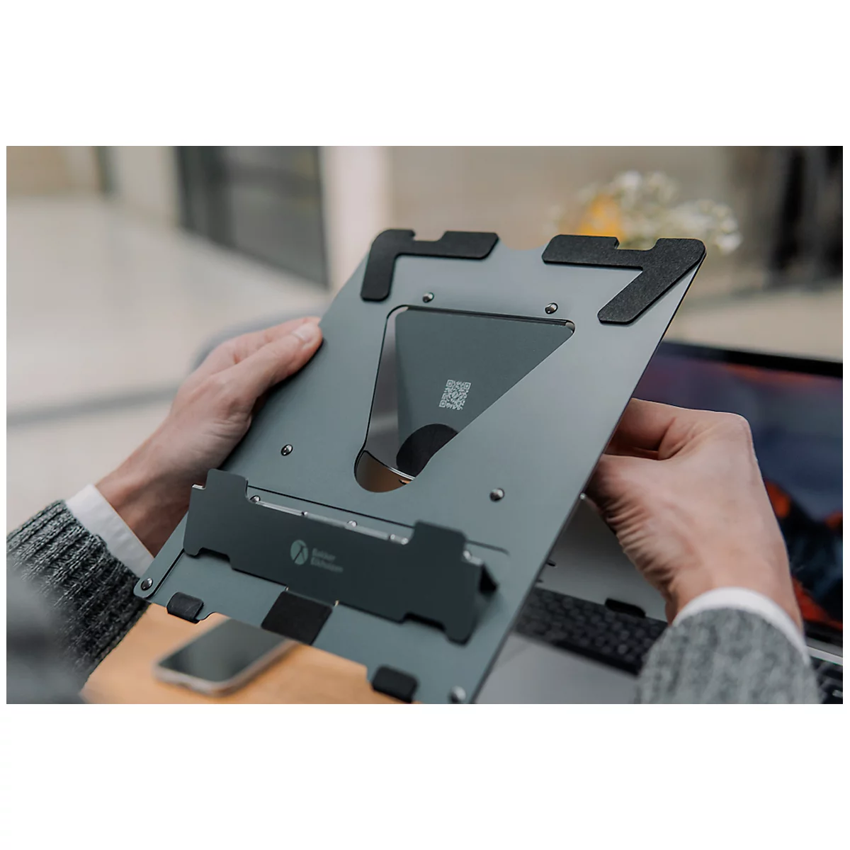 Laptop Ständer Bakker Elkhuizen Ergo-Q 160, für Laptops & Tablets bis 17”, ergonomisch, B 215 x T 266 x H 7,5 mm, Aluminium, dunkelgrau-matt