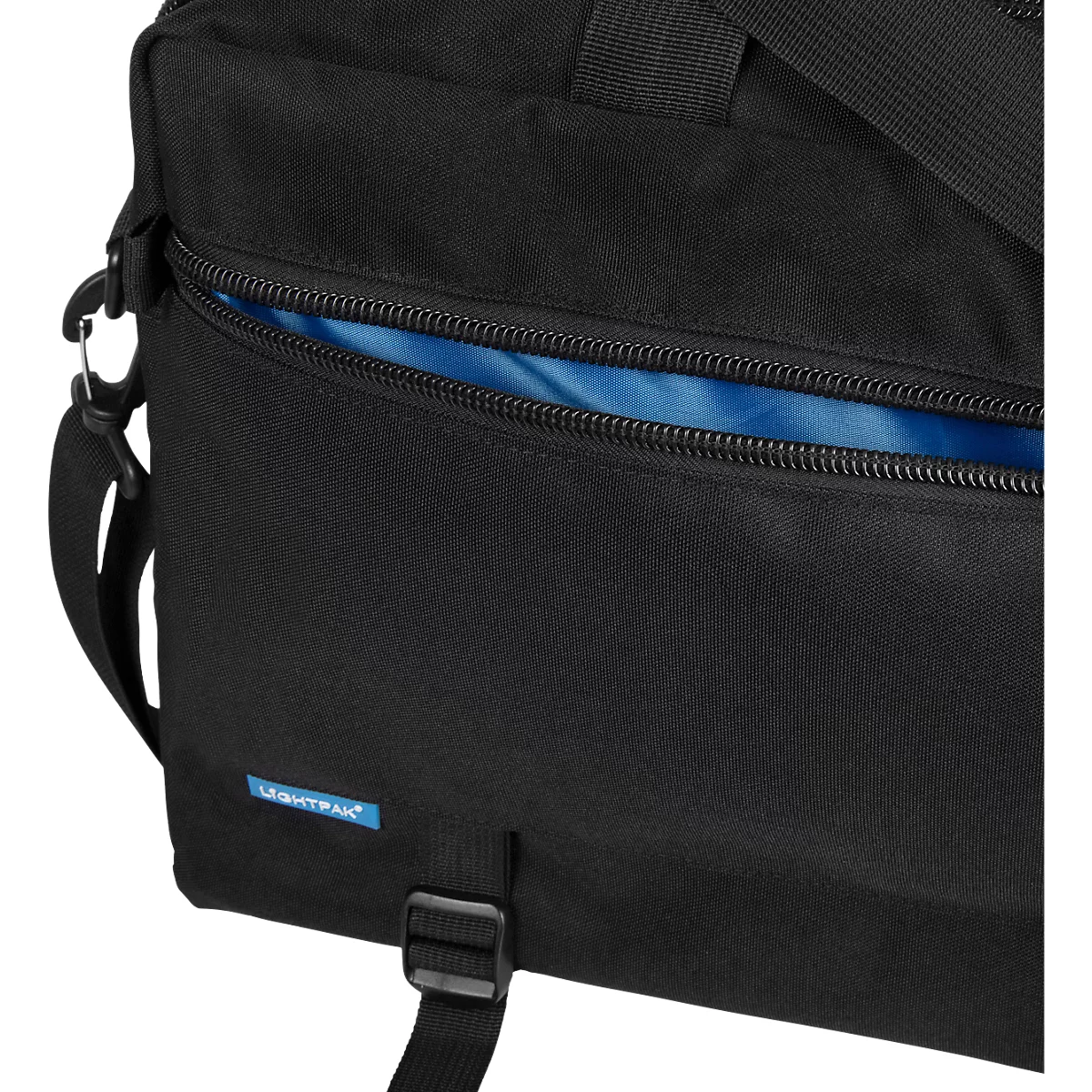 Schwarze Tasche mit Reißverschluss und blauem Innenfutter. Der Schultergurt und ein kleiner Aufnäher mit "LIGHTTRAK" sind sichtbar.