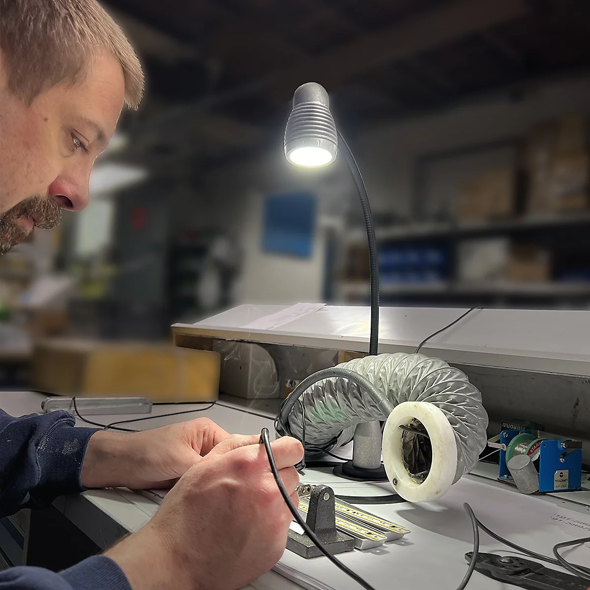 LED-Arbeitsleuchte Bauer & Böcker Flexi 90°, 4,5 W, 450 lm, 5500 K, dimmbar, neigbar, Magnetfuss, IP65, L 600 mm, Aluminium, grau-schwarz