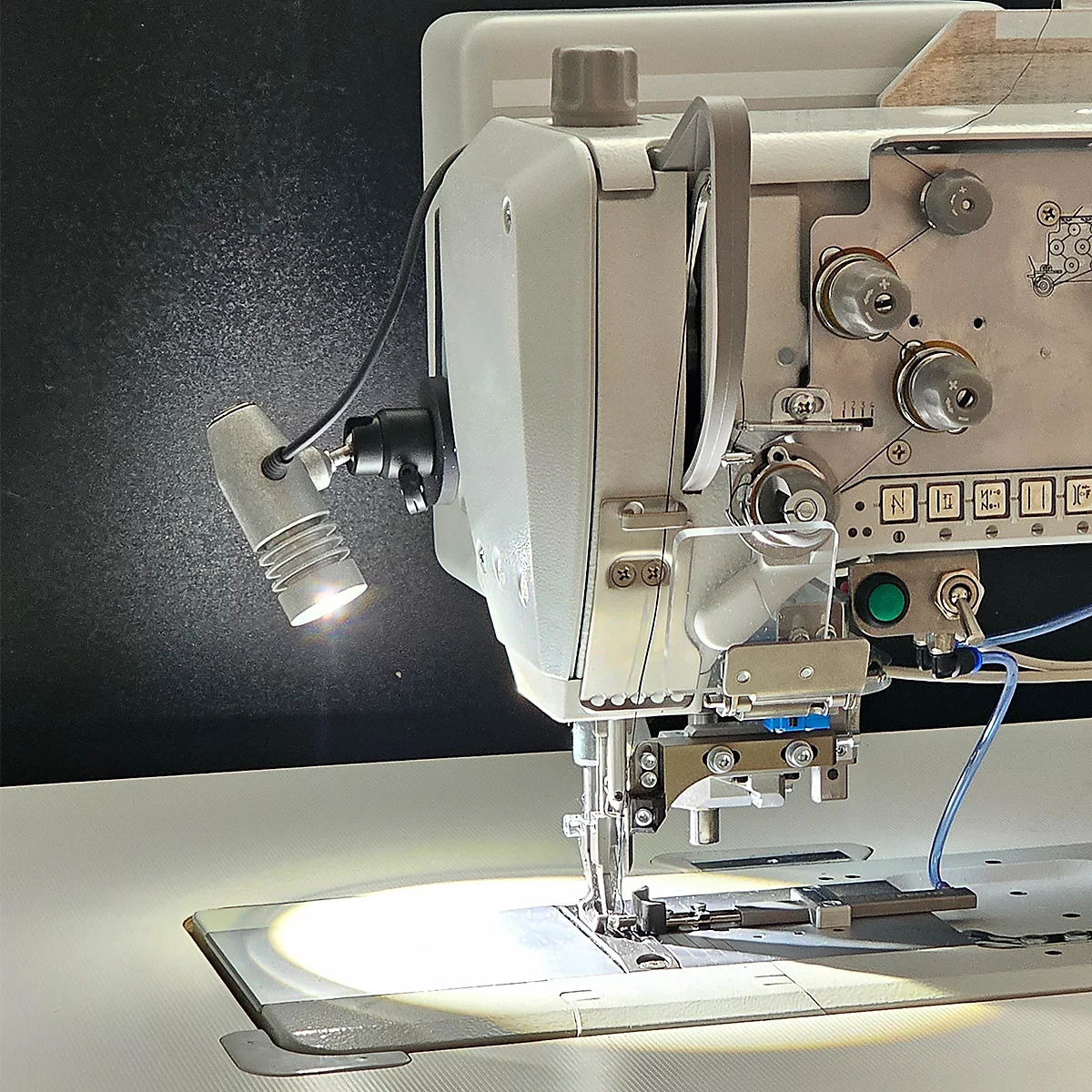 LED-Arbeitsleuchte Bauer & Böcker Lichtblick, 2,5 W, 200 lm, 5500 K, drehbares Kugelgelenk, dimmbar, Magnetfuß, IP65, Aluminium, grau
