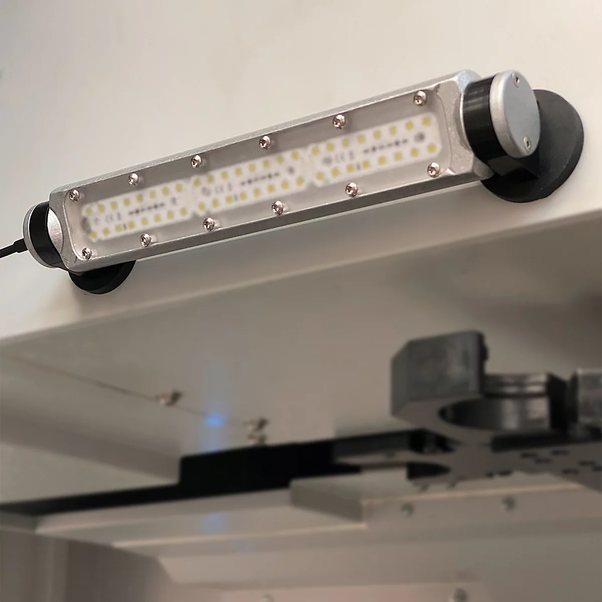 LED machineverlichting Bauer &amp; Böcker nachtwacht M, bedraad, 6 W, 600 lm, 5500 K, 360° draaibare scharnieren, magneetvoet, IP67, aluminium, grijs