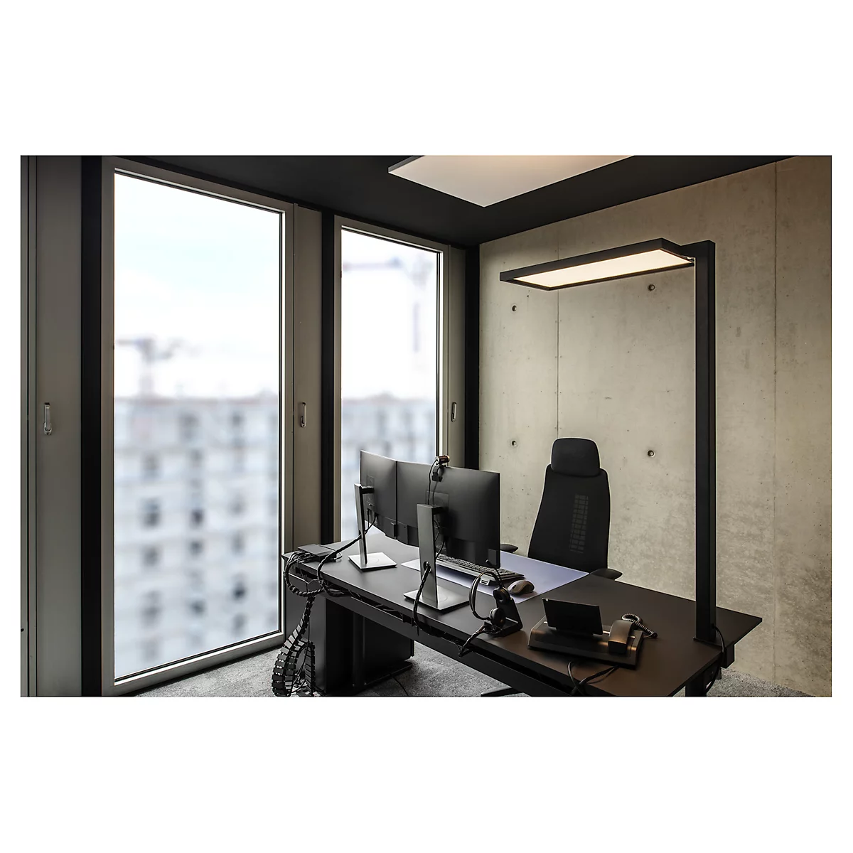 LED-Tischleuchte SLV Worklight, Touch-Dimmer, 7600 Lumen, 79 W, 200-240 V, PIR-Sensor, festverbaute LEDs, L 692 x B 310 x H 1200 mm, schwarz