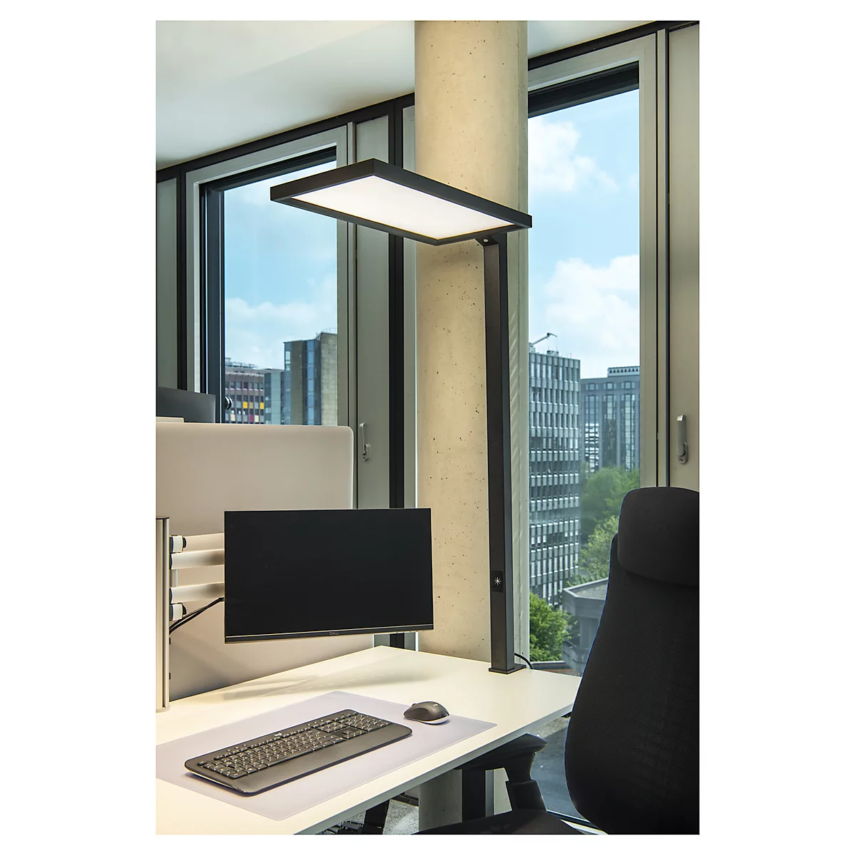 LED-Tischleuchte SLV Worklight, Touch-Dimmer, 7600 Lumen, 79 W, 200-240 V, PIR-Sensor, festverbaute LEDs, L 692 x B 310 x H 1200 mm, schwarz