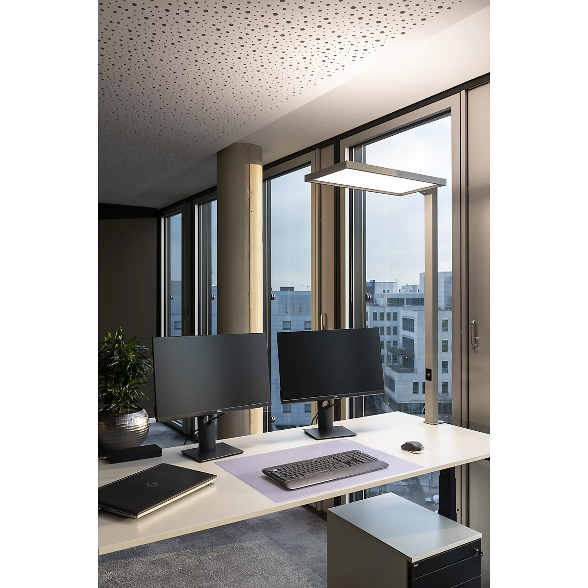 LED-Tischleuchte SLV Worklight, Touch-Dimmer, 7600 Lumen, 79 W, 200-240 V, PIR-Sensor, festverbaute LEDs, L 692 x B 310 x H 1200 mm, silber