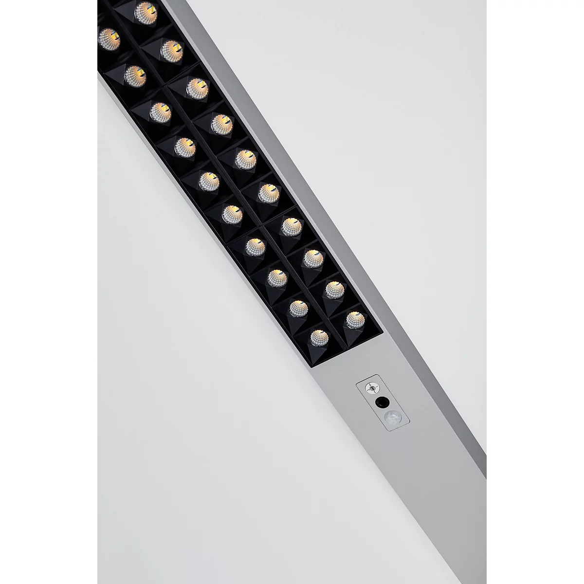 LED-vloerlamp MAULsirius kleurvariosensor, direct/indirect licht, traploos dimbaar, 80 W, 8750 lm, 3000-5500 K zilver