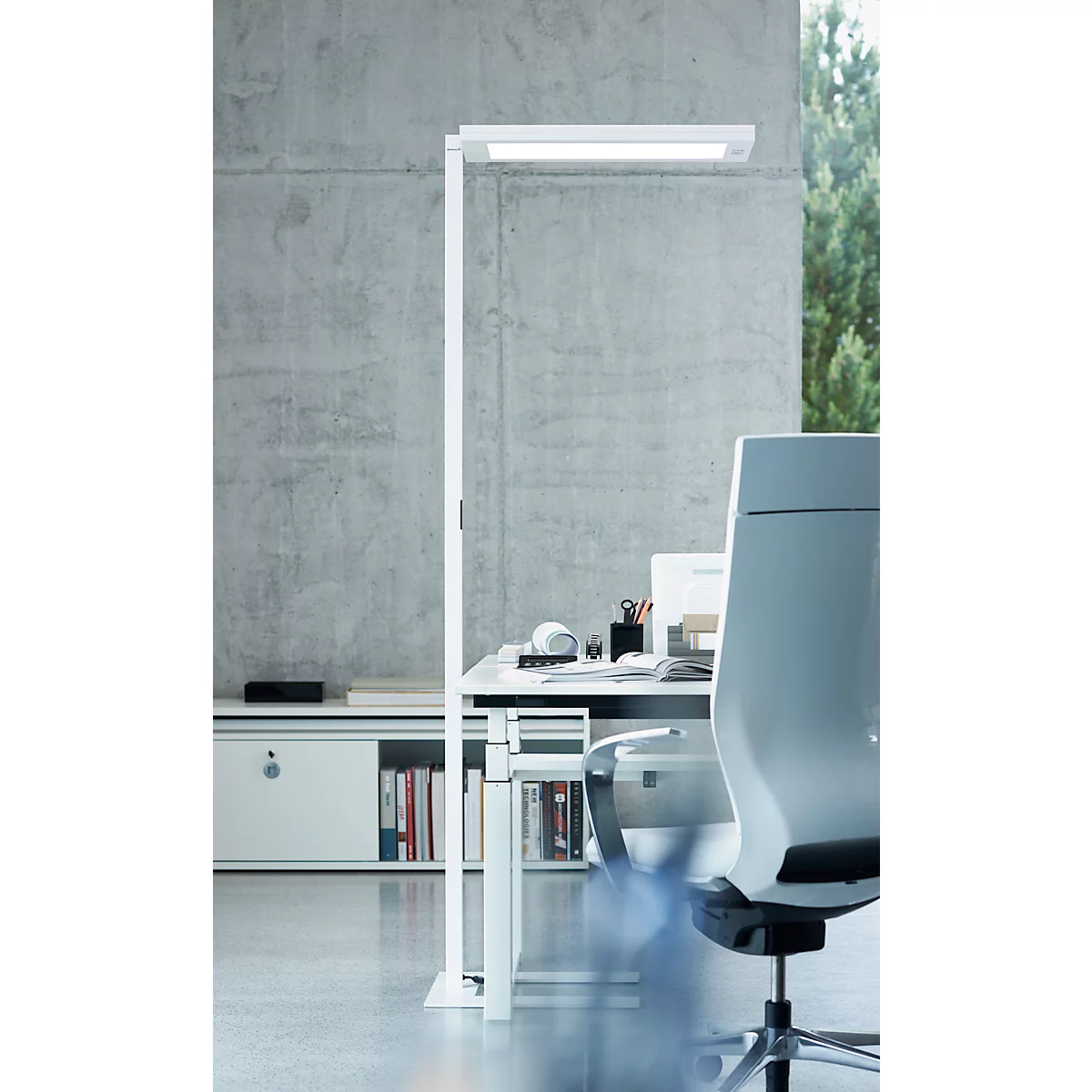 LED-vloerlamp Waldmann LAVIGO, 112 W, 15250 lm, 4000 K, dimbaar, multifunctionele drukknop, bewegings- &amp; daglichtsensor, direct/indirect licht, wit