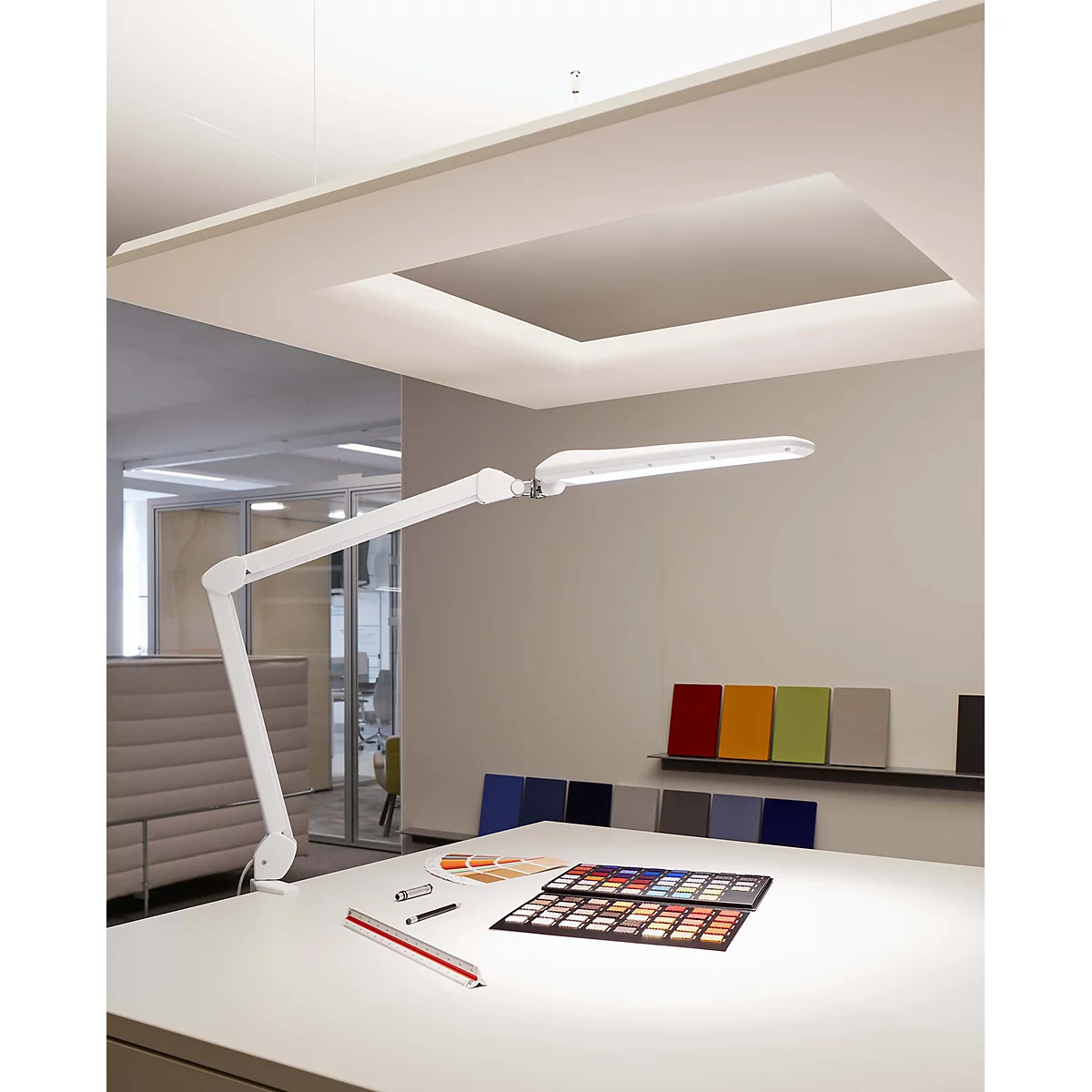 Ledbureaulamp MAULcraft, 970 lm, A+, draai-/buig-/in hoogte verstelbaar, dimbaar, met klemvoet